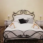 Agora & ماندوريا