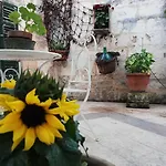 Agora & فندق مبيت وإفطار