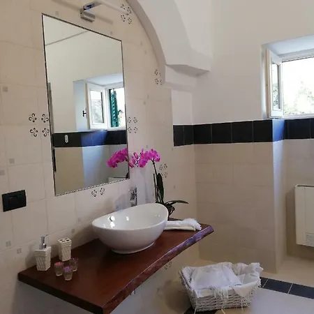Agora & 3* מנדוריה